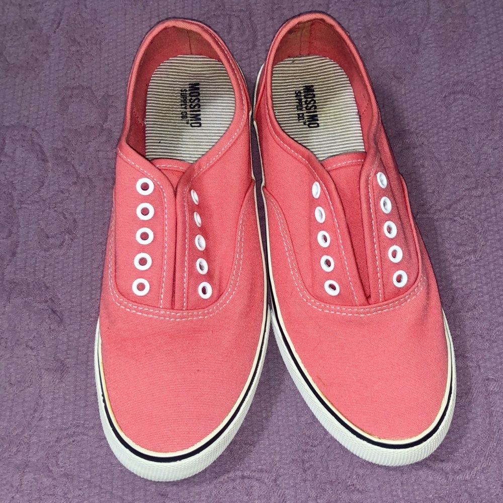 Coral Low Tops 💗🧡